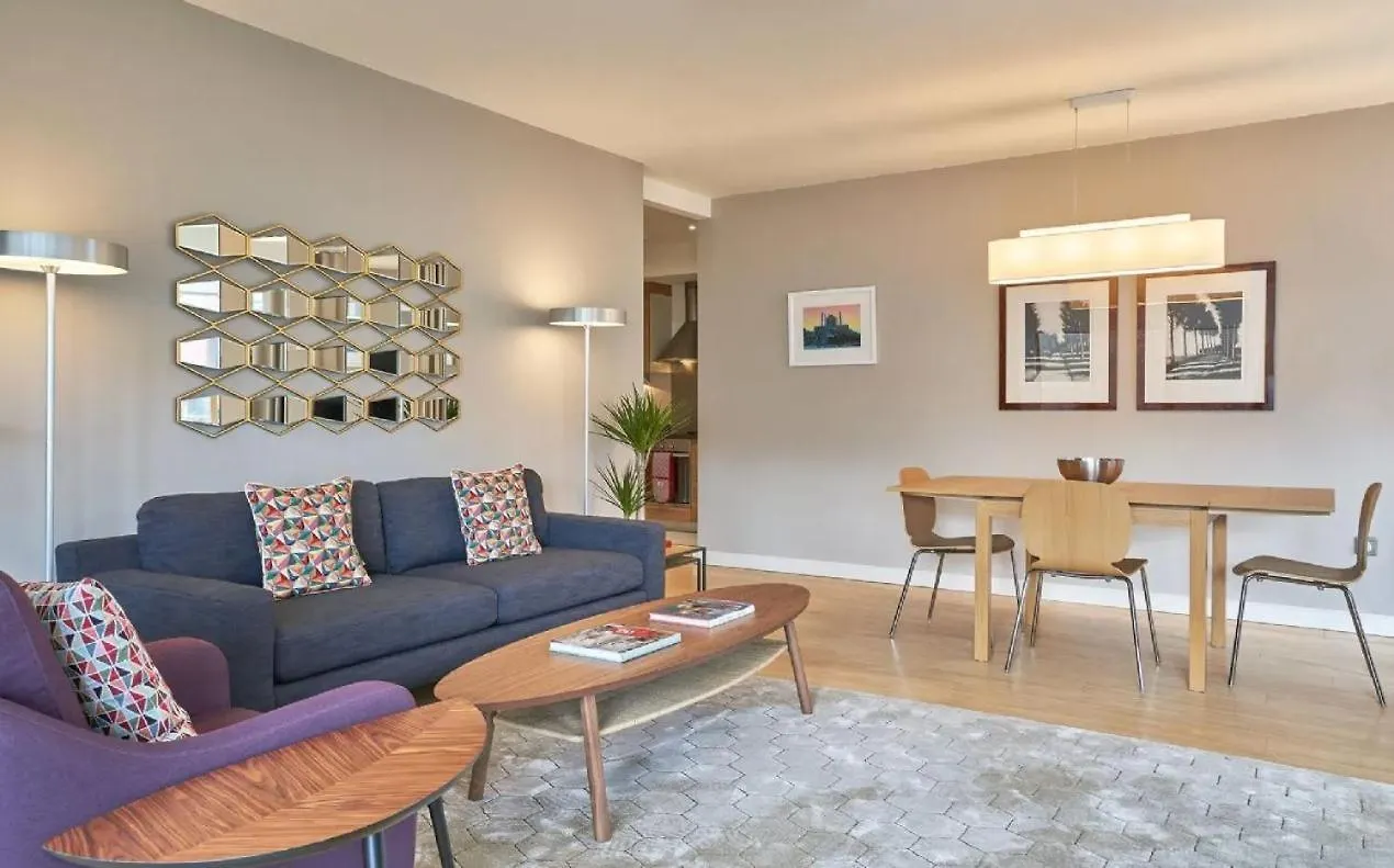 Large Stylish Bright & Luxurious 2 Bed Apartment Dublin