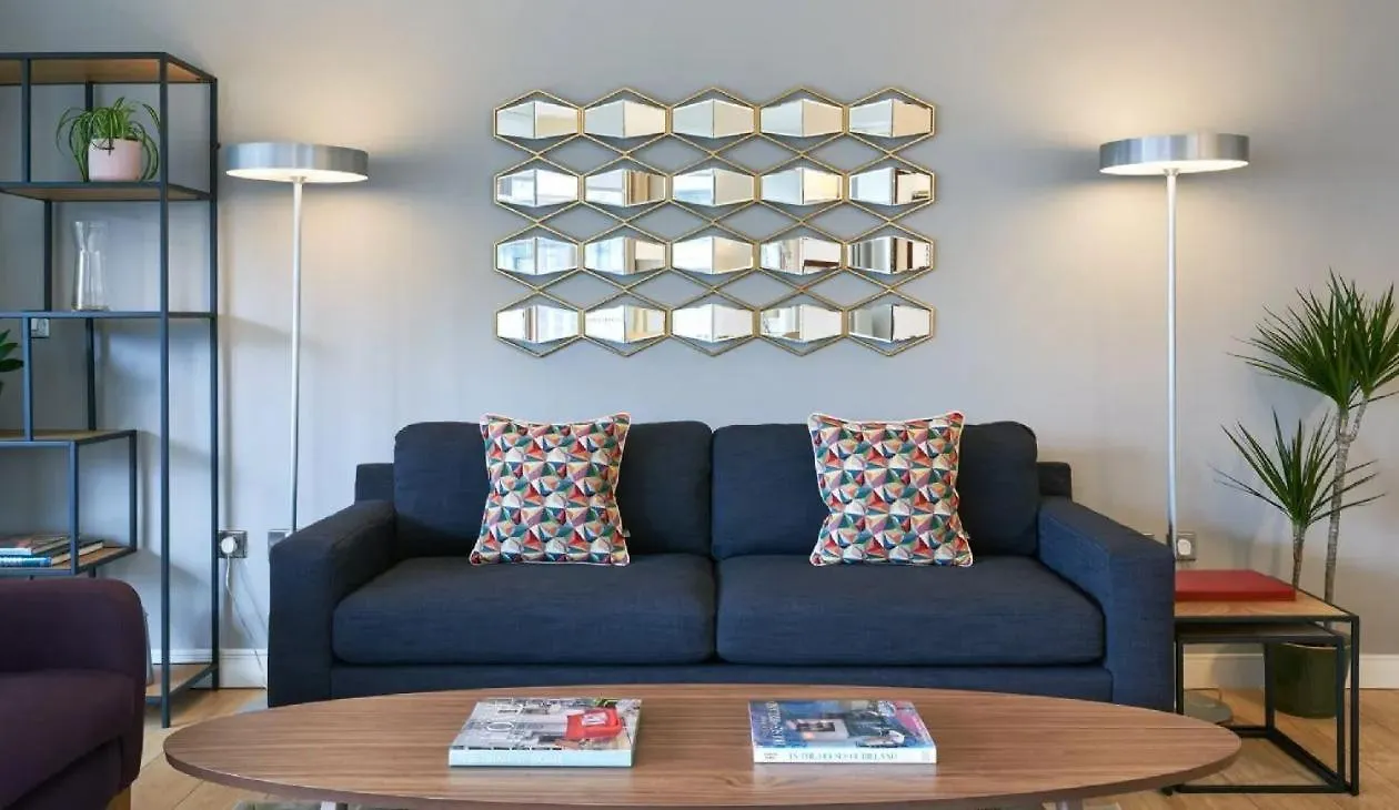 Large Stylish Bright & Luxurious 2 Bed Apartment Dublin 0*,