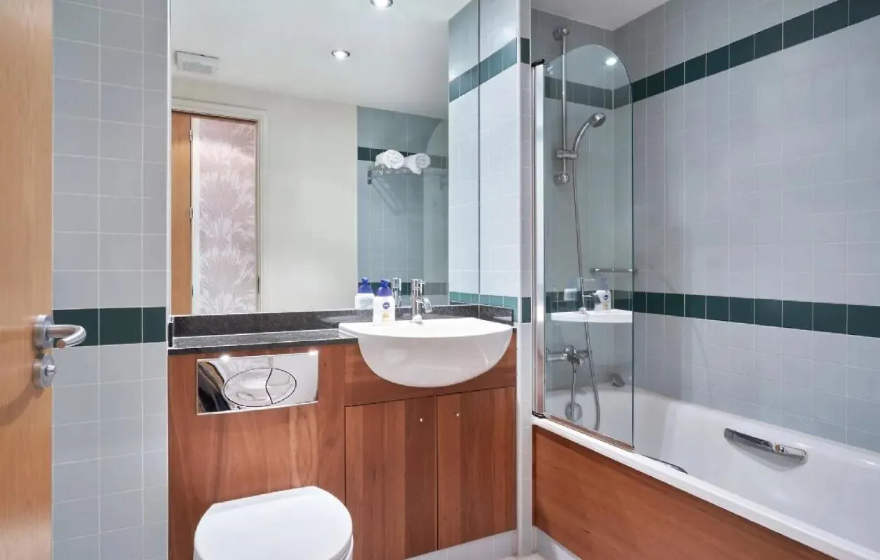 Large Stylish Bright & Luxurious 2 Bed Apartment Dublin 0*,  Ireland
