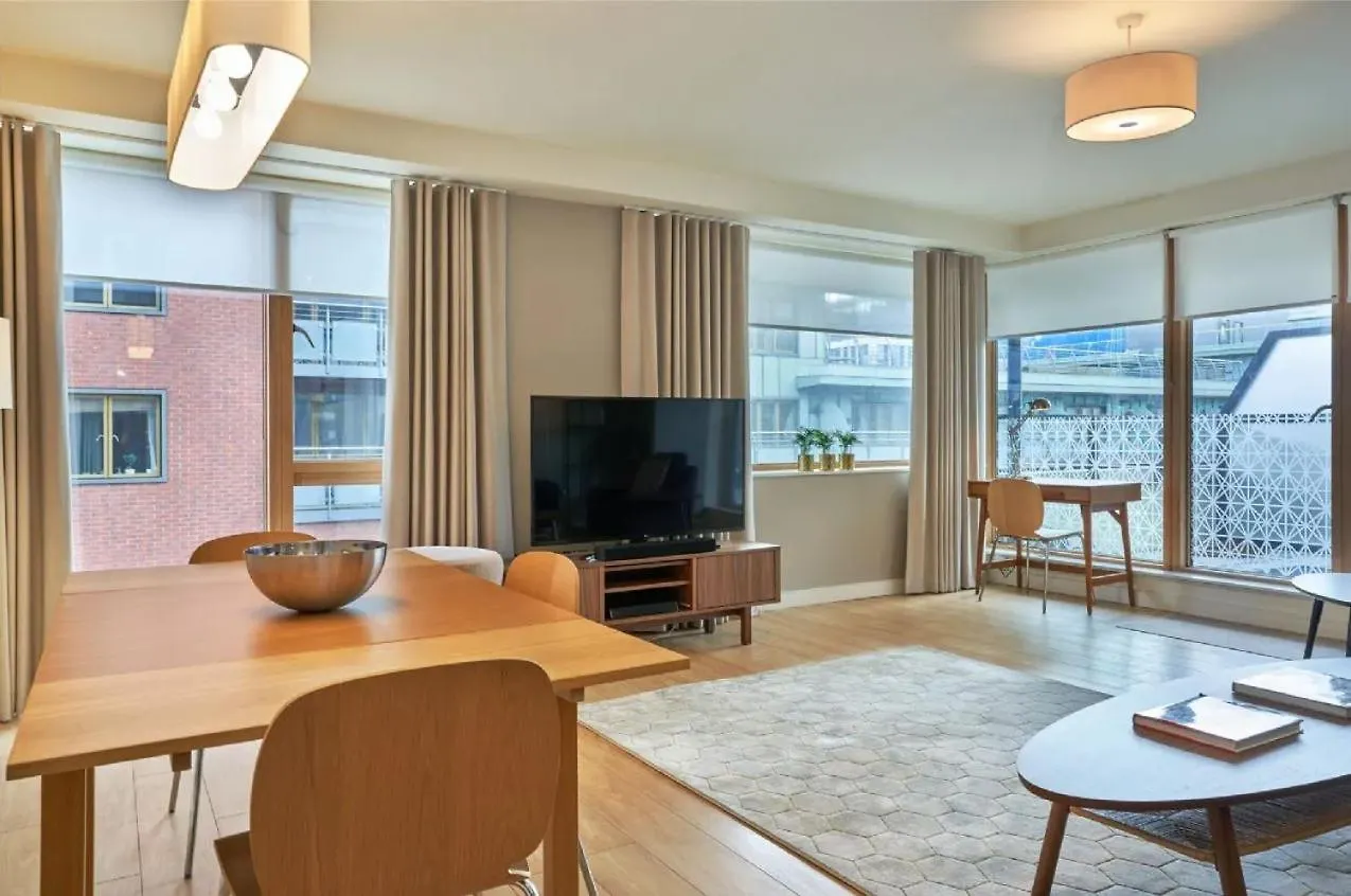 Large Stylish Bright & Luxurious 2 Bed Apartment contacts