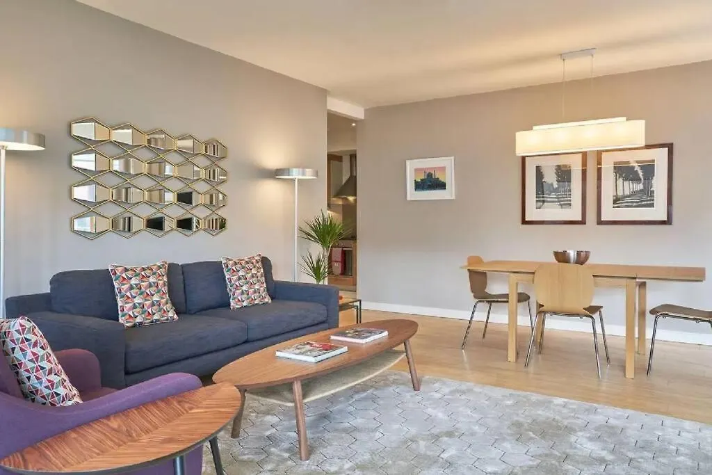 Large Stylish Bright & Luxurious 2 Bed Apartment Dublin Ireland