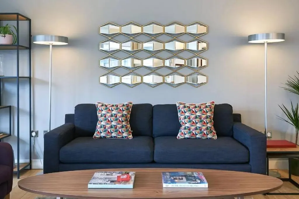 Large Stylish Bright & Luxurious 2 Bed Apartment Dublin Holiday home
